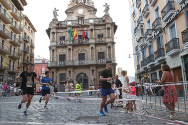 Fotos de La Media San Fermín 2023.