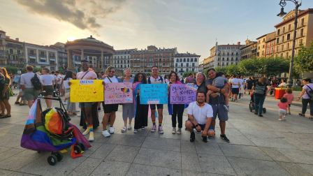 Fotos del Día del Orgullo LGTBI+ en Pamplona.