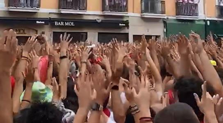 Vídeo de la plaza del Ayuntamiento cantando el "Allez, Osasuna, allez, allez" tras el Chupinazo