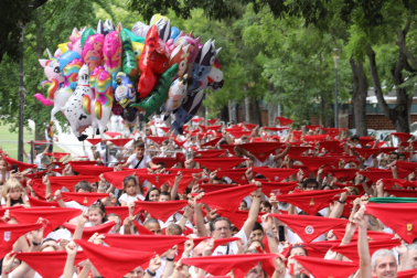 Fotos del Chupinazo de San Fermín 2023 en el parque de Antoniutti