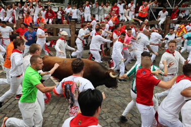 Primer encierro de San Fermín en el tramo de Telefónica