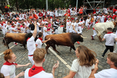 Primer encierro de San Fermín en el tramo de Telefónica