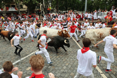Primer encierro de San Fermín en el tramo de Telefónica