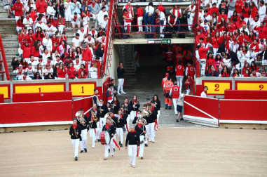 Primer encierro de San Fermín en el tramo de la Plaza de Toros