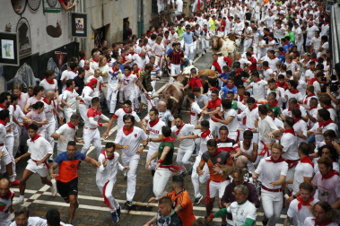 Primer encierro de San Fermín en el tramo de Estafeta