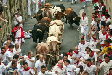Primer encierro de San Fermín en el tramo de Santo Domingo
