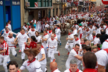 Primer encierro de San Fermín en el tramo de Santo Domingo
