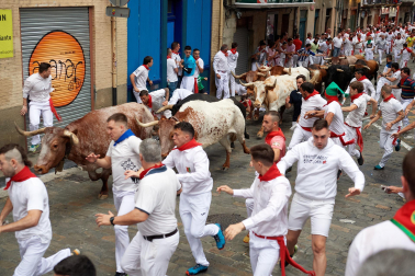 Primer encierro de San Fermín en el tramo de Santo Domingo