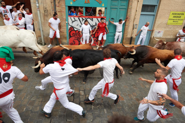 Primer encierro de San Fermín en el tramo de Santo Domingo