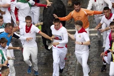 Primer encierro de San Fermín en el tramo de Telefónica