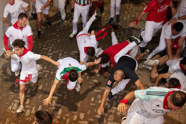 Primer encierro de San Fermín en el tramo del callejón de la Plaza de Toros