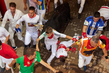 Primer encierro de San Fermín en el tramo del callejón de la Plaza de Toros