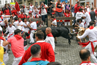 Primer encierro de San Fermín en el tramo de la contracurva de Telefónica
