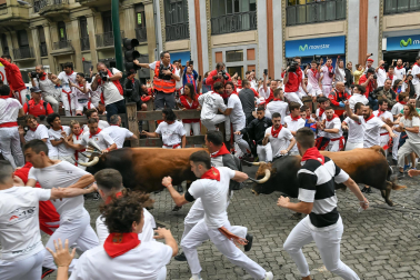 Primer encierro de San Fermín en el tramo de la contracurva de Telefónica
