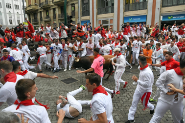 Primer encierro de San Fermín en el tramo de la contracurva de Telefónica