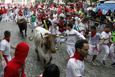 Primer encierro de San Fermín en el tramo del callejón de la Plaza de Toros