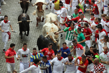 Primer encierro de San Fermín en el tramo del exterior de la Plaza de Toros