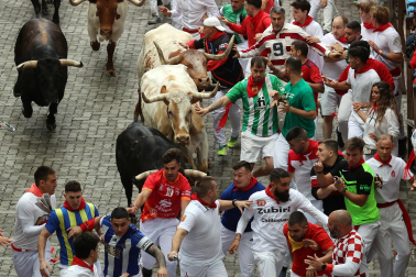 Primer encierro de San Fermín en el tramo del exterior de la Plaza de Toros