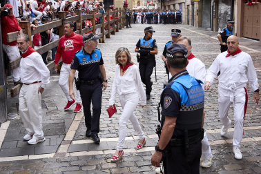 Primer encierro de San Fermín en el tramo de la curva de Mercaderes