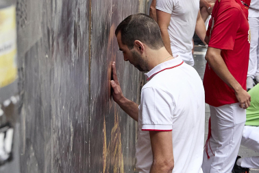 Primer encierro de San Fermín en el tramo de la curva de Mercaderes