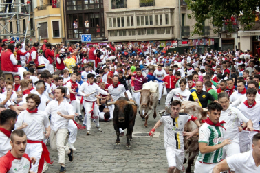 Primer encierro de San Fermín en el tramo de Telefónica