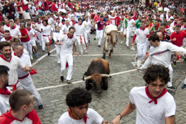 Primer encierro de San Fermín en el tramo de Telefónica