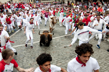 Primer encierro de San Fermín en el tramo de Telefónica