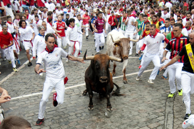 Primer encierro de San Fermín en el tramo de Telefónica
