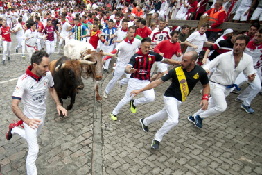 Primer encierro de San Fermín en el tramo de Telefónica