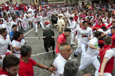 Primer encierro de San Fermín en el tramo de Telefónica