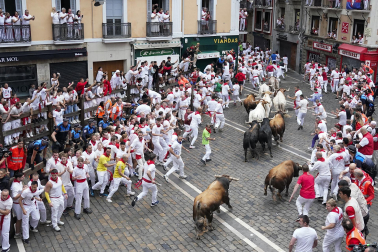 Primer encierro de San Fermín en el tramo de Casa Seminario