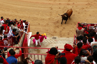 Primer encierro de San Fermín en el tramo de la Plaza de Toros