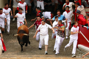 Primer encierro de San Fermín en el tramo de la Plaza de Toros