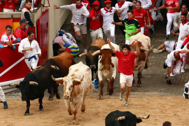 Primer encierro de San Fermín en el tramo de la Plaza de Toros