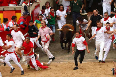 Primer encierro de San Fermín en el tramo de la Plaza de Toros