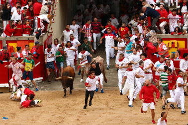 Primer encierro de San Fermín en el tramo de la Plaza de Toros