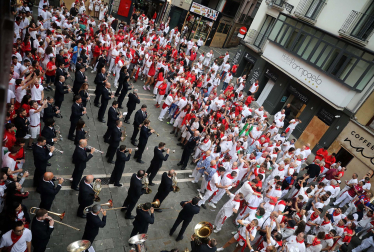Primer encierro de San Fermín en el tramo del Ayuntamiento
