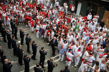 Primer encierro de San Fermín en el tramo del Ayuntamiento