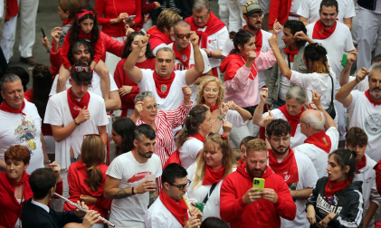 Primer encierro de San Fermín en el tramo del Ayuntamiento
