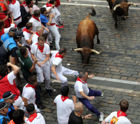 Primer encierro de San Fermín en el tramo del Ayuntamiento