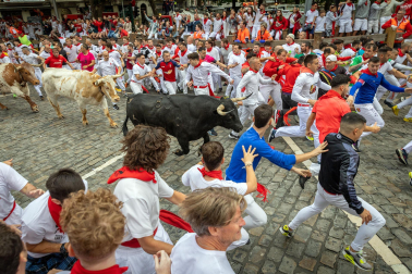 Primer encierro de San Fermín en el tramo de Telefónica