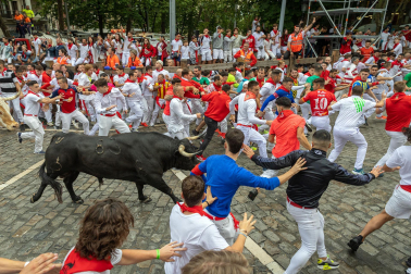 Primer encierro de San Fermín en el tramo de Telefónica