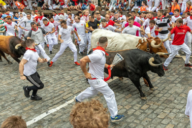Primer encierro de San Fermín en el tramo de Telefónica