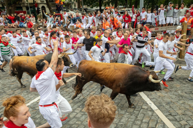 Primer encierro de San Fermín en el tramo de Telefónica