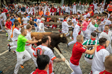 Primer encierro de San Fermín en el tramo de Telefónica