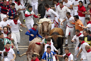 Fotos del primer encierro de San Fermín 2023, con toros de la ganadería La Palmosilla.