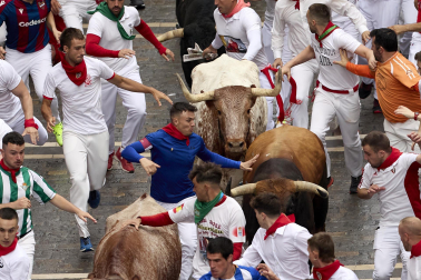 Fotos del primer encierro de San Fermín 2023, con toros de la ganadería La Palmosilla.