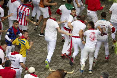 Fotos del primer encierro de San Fermín 2023, con toros de la ganadería La Palmosilla.