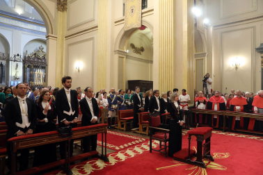 La comitiva llega a la iglesia de San Lorenzo tras la procesión