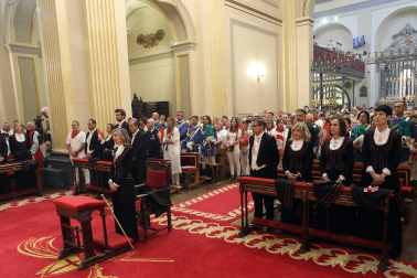 La comitiva llega a la iglesia de San Lorenzo tras la procesión